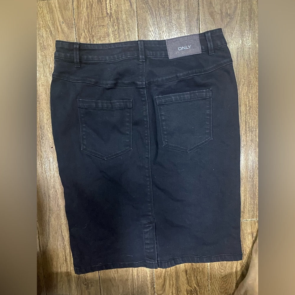 Black denim skirt - Picture 3 of 4